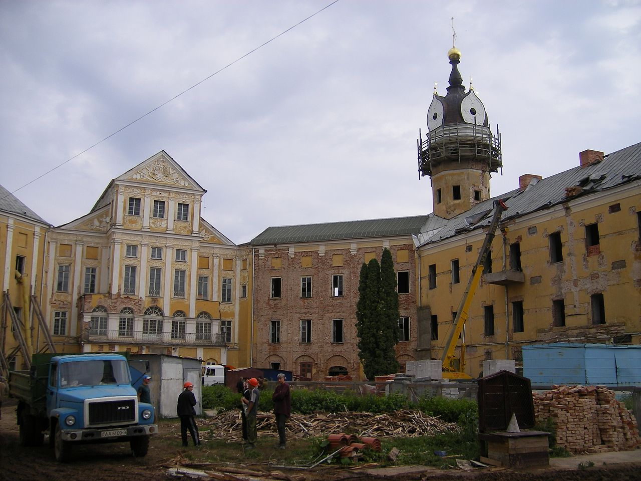 Zamek Radziwiłłów w Nieświeżu w trakcie renowacji (Wikimedia)