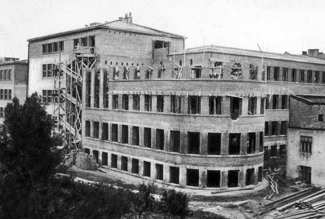Rozbudowa gmachu szkoły handlowej we Lwowie, 1938 r.; fot. NAC