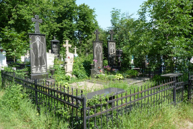 Otwórz galerię (5 fotografii) Soroki – nagrobek rodziny Olszewskich | Instytut POLONIKA