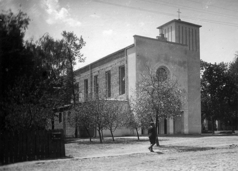 Kościół pw. śś. Piotra i Pawła w Równem – widok ogólny, przed 1939; źródło: Narodowe Archiwum Cyfrowe - Instytut POLONIKA