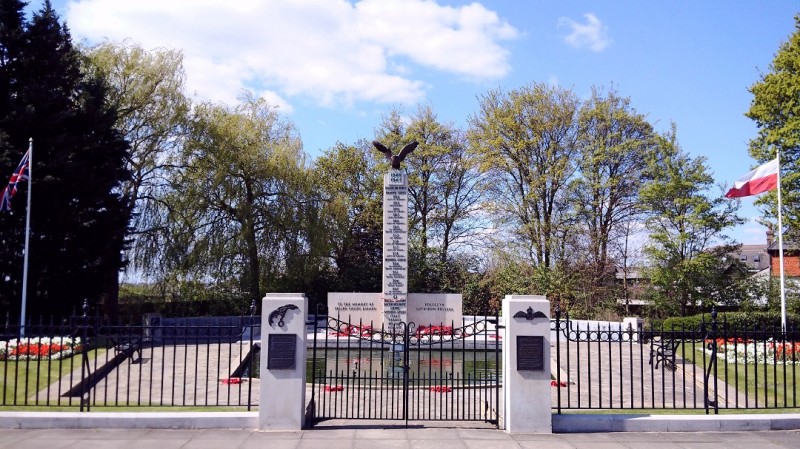 Otwórz galerię (17 fotografii) Polish Air Force Memorial w Northolt |