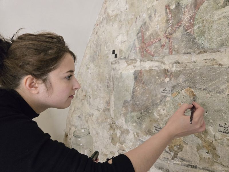 Muzeum Religii 07 malowidlo wtrakcie zabezpieczania 2025r